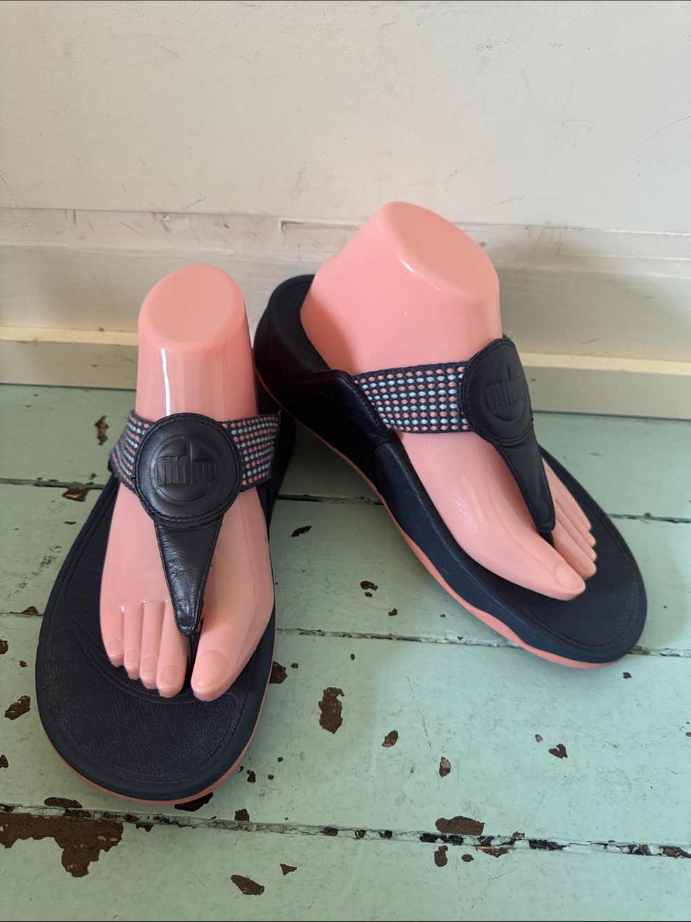 FitFlop Size US 9  Walkstar Toe-Post Sandal Navy  multicoloured woven strap  lea